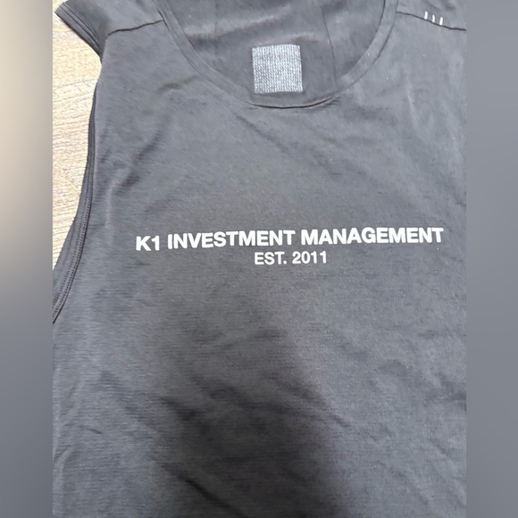 Lululemon Black Sleeveless Shirt - Picture 2 of 9